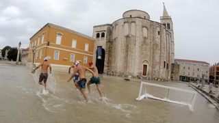 Vaterpolo utakmica na Forumu ispred crkve Sv. Donata, Foto: Filip Brala/PIXSELL
