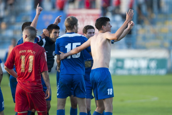 Zadar, 260513.
Stadion Stanovi.
Utakmica MAXtv 1. HNL izmedju Zadra i Splita.
Na fotografiji: slavlje igraca Zadra nakon utakmice.
Foto: Tom Dubravec / CROPIX
