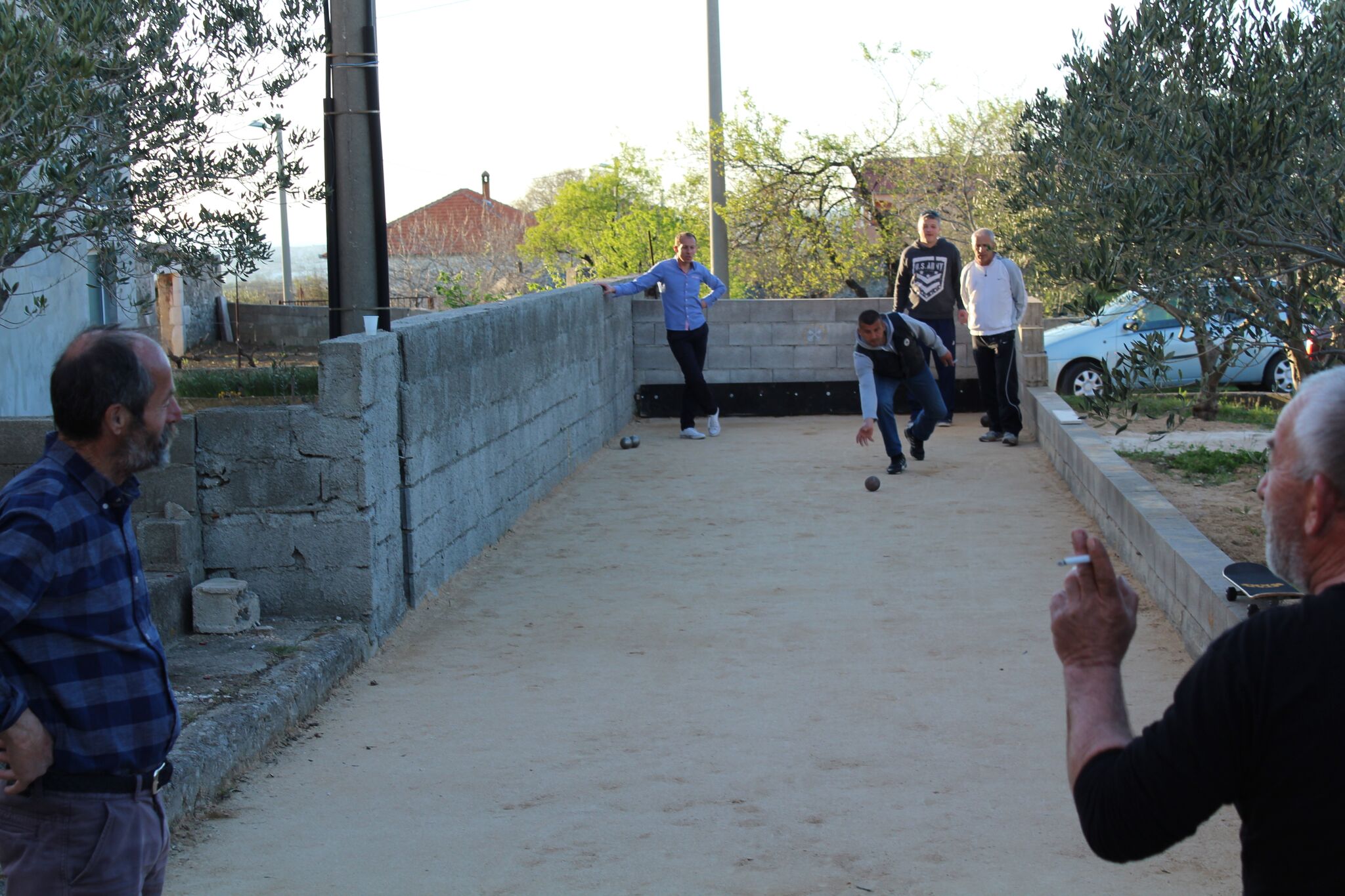 Udruga mladih Ploče i Dračevca uredila stari zog i počastila rižotom