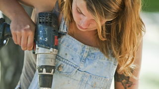 Zagreb, 280812.
Britanski umjetnicki kolektiv Giant Robots koji od danas pa do 9. rujna boravi u Zagrebu izradit ce dosad najvecu privremenu skulpturu od otpadnog drveta na javnom prostoru u Hrvatskoj koja ce na Galeriji Bacva (zgrada Hrvatskog drustva li