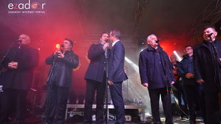 Tisuće Zadrana uživalo na krcatom Narodnom trgu i Tgu Petra Zoranića uz Tomislava Bralića i klapu Intrade Tisuće Zadrana uživalo na krcatom Narodnom trgu i Tgu Petra Zoranića uz Tomislava Bralića i klapu Intrade