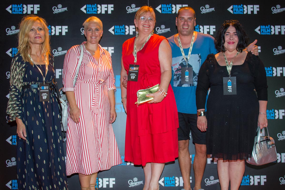 Uz prepuno kina i brojna poznata lica otvoren 3. Brač Film Festival, stigla i Tihana Lazović