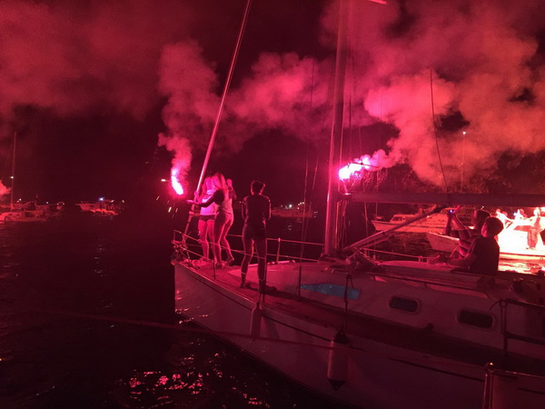 Doček zlatnih zadarskih olimpijaca Šime Fantele i Igora Marenića: Bakljada na brodovima od Vitrenjaka do Morskih orgulja. Foto: Tija Malik Doček zlatnih zadarskih olimpijaca Šime Fantele i Igora Marenića: Bakljada na brodovima od Vitrenjaka do Morskih orgulja. Foto: Tija Malik