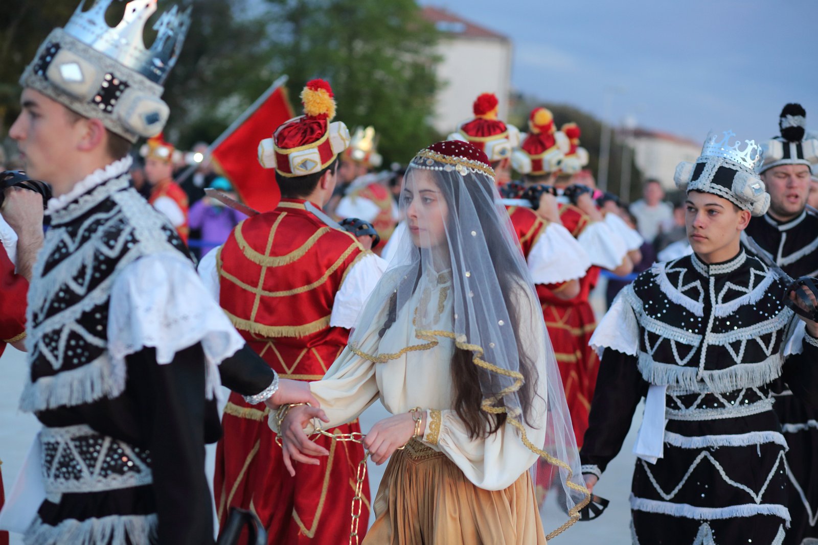 HGD Sv. Cecilija izvelo korčulanski viteški ples “Moreška” na Pozdravu suncu