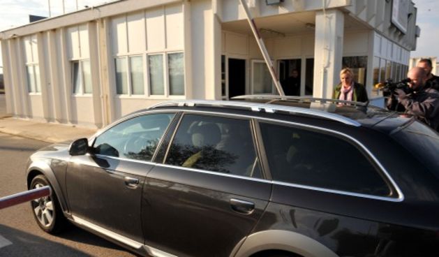 Poslovnjaci iz svoga automobila nisu niti izašli / Foto: Damir ŠKOMRLJ/Novi list