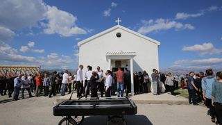 Mirko Miočić ispraćen na posljednji počinak na mjesnom groblju u Rtini Mirko Miočić ispraćen na posljednji počinak na mjesnom groblju u Rtini