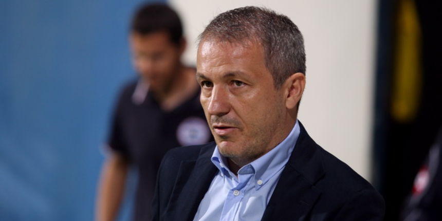 Zadar, 271012. Igraliste Stanovi.Prva HNL liga. Nogometna utakmica Nk Zadar – Nk Rijeka. Igraliste Stanovi. Na fotografiji: trener Rijeke Elvis Scoria.Foto: Jure Miskovic / CROPIX Zadar, 271012. Igraliste Stanovi.Prva HNL liga. Nogometna utakmica Nk Zadar – Nk Rijeka. Igraliste Stanovi. Na fotografiji: trener Rijeke Elvis Scoria.Foto: Jure Miskovic / CROPIX