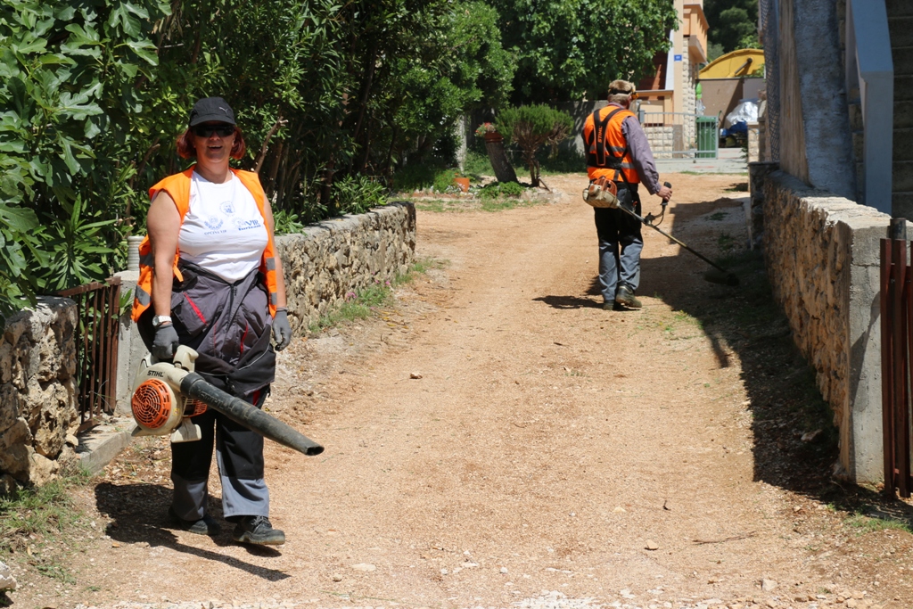 Vir: Radovi na postavljanju javne rasvjete i asfaltiranju prometnica Vir: Radovi na postavljanju javne rasvjete i asfaltiranju prometnica