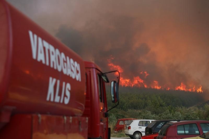 Žrnovnica: Vatra je sve bliže Splitu, nebo je prekriveno dimom Žrnovnica: Vatra je sve bliže Splitu, nebo je prekriveno dimom
