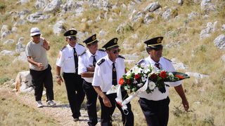 Kornat, 300811.
Obiljezavanje 4. obljetnice kornatske tragedije, u kojoj je, gaseci pozar na Kornatu 30. kolovoza 2007. godine, smrtno stradalo 12 vatrogasaca. Obitelji poginulih vatrogasaca, njihovi prijatelji te visoko izaslanstvo na otoku Kornat, u uv Kornat, 300811.
Obiljezavanje 4. obljetnice kornatske tragedije, u kojoj je, gaseci pozar na Kornatu 30. kolovoza 2007. godine, smrtno stradalo 12 vatrogasaca. Obitelji poginulih vatrogasaca, njihovi prijatelji te visoko izaslanstvo na otoku Kornat, u uv
