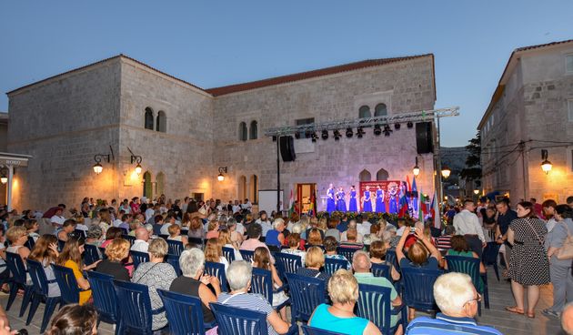 Međunarodni festival čipke u Pagu
