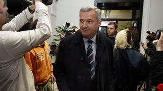 Zagreb, 040110.
Sjediste HDZ-a.
U sjedistu HDZ-a odlucuje se o sankcijama Ivi Sanaderu zbog jucerasnjeg istupanja u javnosti iza ledja premijerki i predsjednici HDZ-a Jadranki Kosor.
Mario Zubovic dolazi na sastanak.
Foto: Davor Pongracic / CROPIX