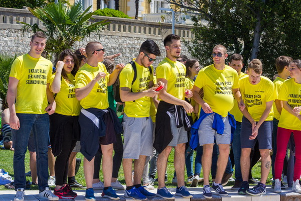 Ludijada maturanata na zadarskoj rivi 17. svibnja 2016. Foto: Bojan Bogdanić