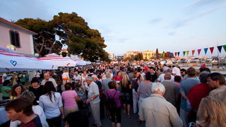 Biograd: 6. Dugi svehrvatski eno-eko-gastro-etno stol, Foto: Franjo Jurić Biograd: 6. Dugi svehrvatski eno-eko-gastro-etno stol, Foto: Franjo Jurić