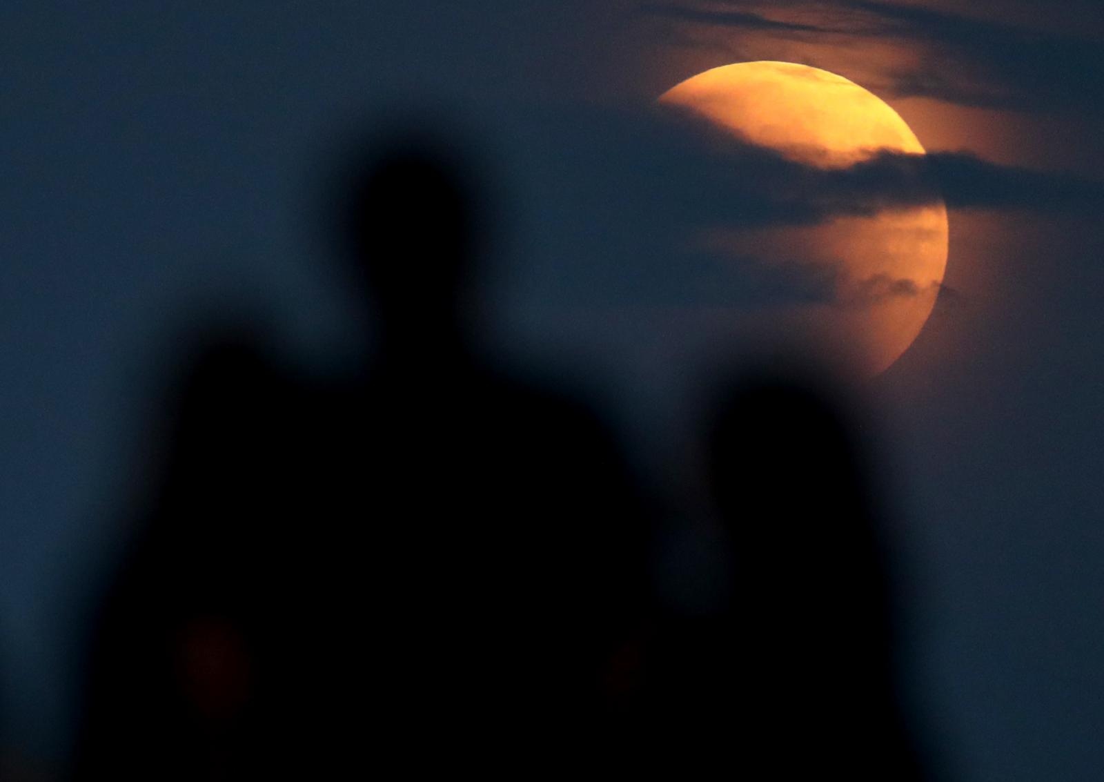 Pomrčina Mjeseca promatra se i u Zagrebu Pomrčina Mjeseca promatra se i u Zagrebu