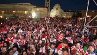 Zadrani na Forumu priredili spektakularan doček za svoje Vatrene Zadrani na Forumu priredili spektakularan doček za svoje Vatrene