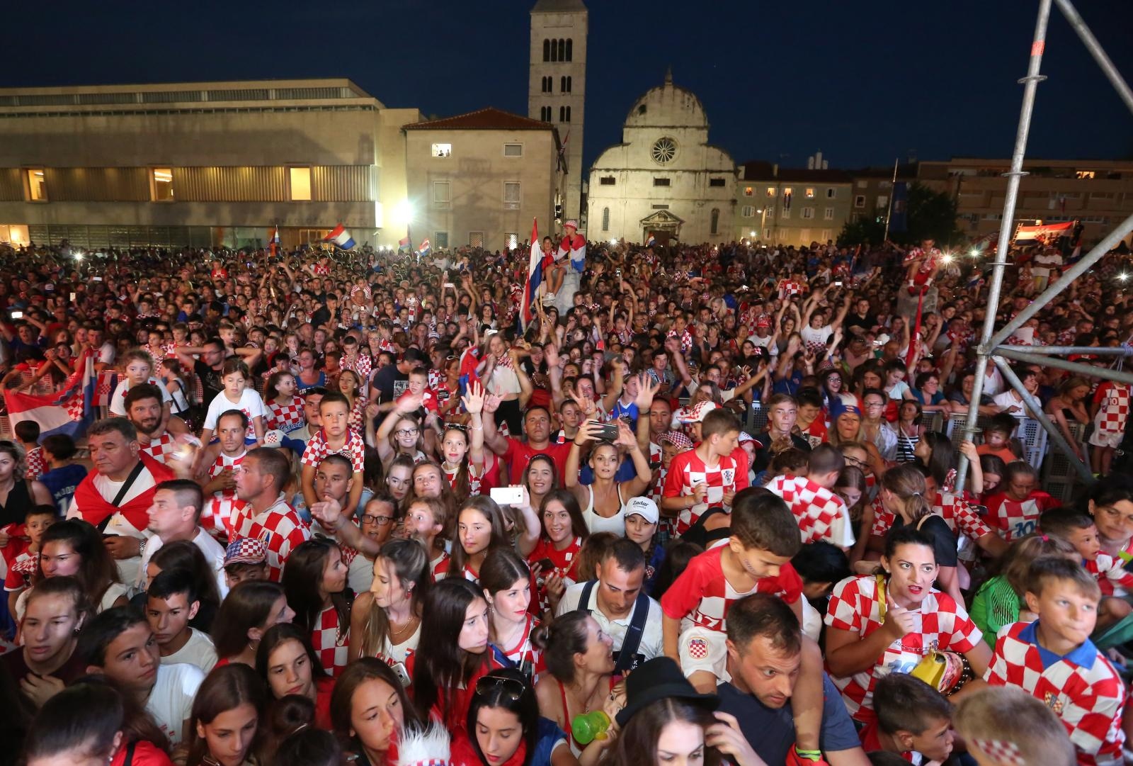 Zadrani na Forumu priredili spektakularan doček za svoje Vatrene Zadrani na Forumu priredili spektakularan doček za svoje Vatrene