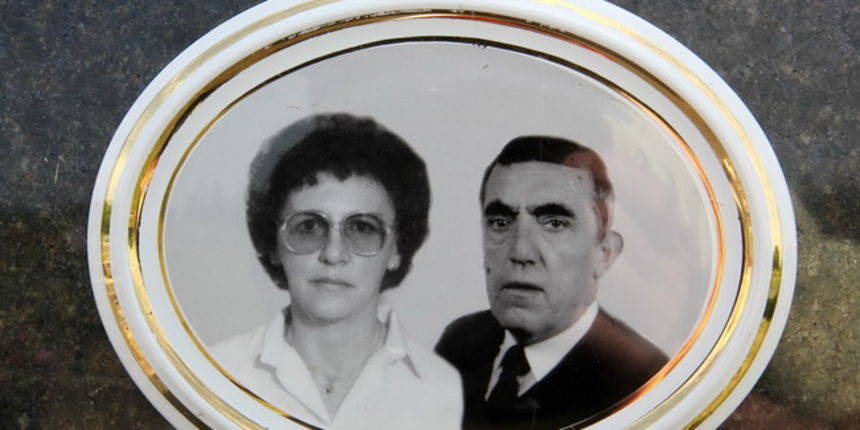 Virovitica, 270510. Povratnici iz Belgije bracni par Ante Galic i Ana Satler jucer su pronadjeni krvavi i zapaljeni u svojoj kuci u ulici A. Cesarca. Patolog viroviticke bolnice utvrdio je da je supruga ubodena nozem devet puta, a suprug deset puta po ci Virovitica, 270510. Povratnici iz Belgije bracni par Ante Galic i Ana Satler jucer su pronadjeni krvavi i zapaljeni u svojoj kuci u ulici A. Cesarca. Patolog viroviticke bolnice utvrdio je da je supruga ubodena nozem devet puta, a suprug deset puta po ci