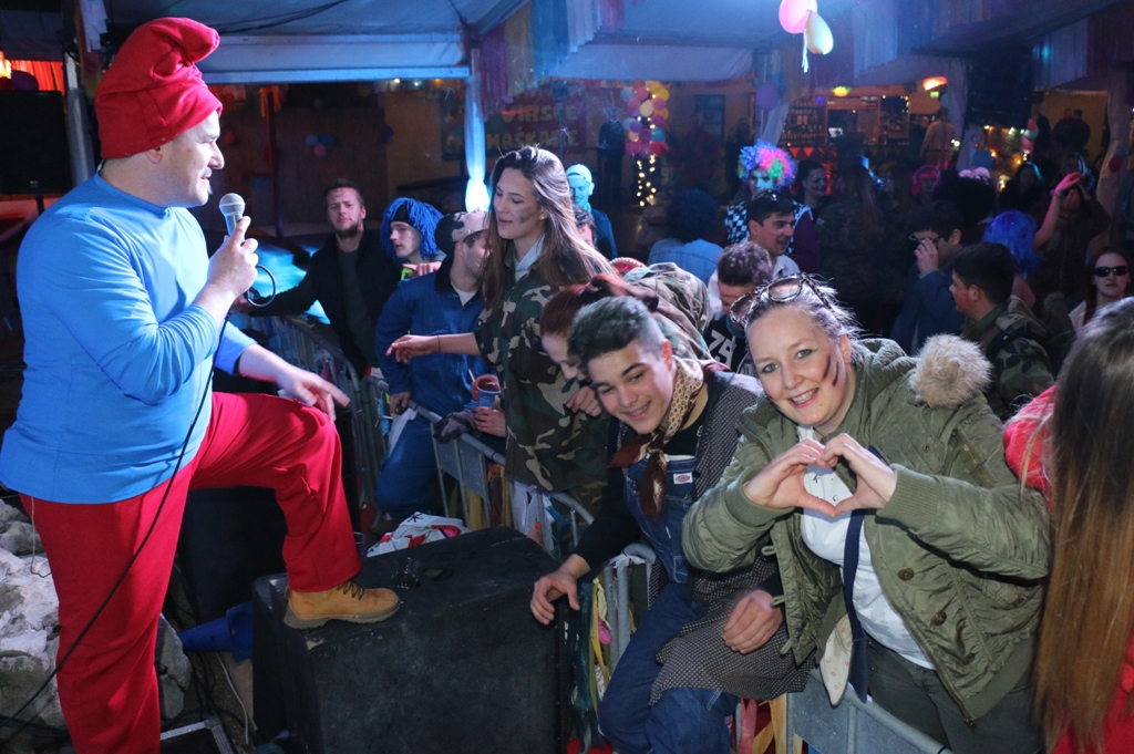 Virske maškare: Nedjelja u znaku zvijezdice Meri, Tota i Tempo Banda