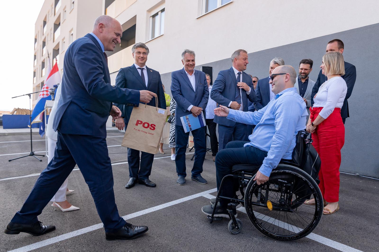 Premijer Plenković sudjelovao na svečanosti primopredaje ključeva POS-ovih stanova Premijer Plenković sudjelovao na svečanosti primopredaje ključeva POS-ovih stanova