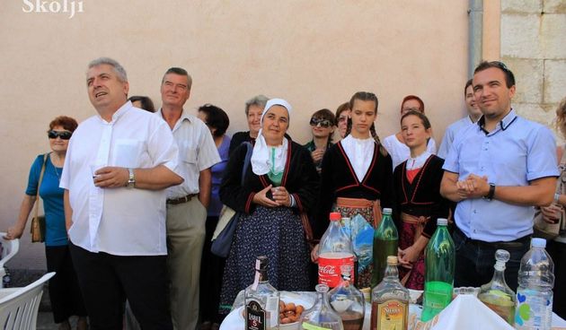 Prečani se oprostili od don Zvonimira Ćorića koji odlazi u Los Angeles. Foto: Naši školji