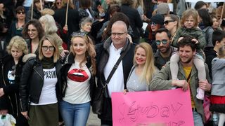 Prosvjed #spasime: Tomislavov trg u Zagrebu pun ljudi, došao i Plenković Prosvjed #spasime: Tomislavov trg u Zagrebu pun ljudi, došao i Plenković