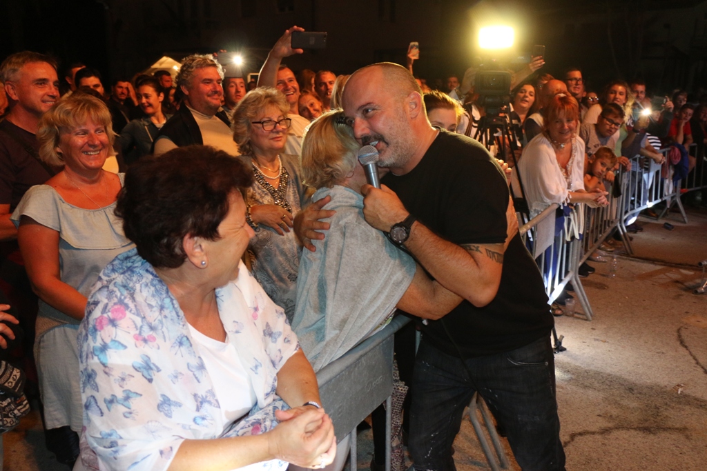 Tony Cetinski priredio spektakl za kraj Virskog ljeta