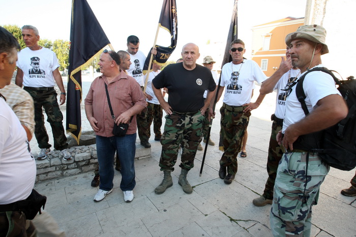 Zadar, 210812.
Hrvatski branitelji krenuli su jutros u hodnju koja ce trajati pet dana. Sudjeluju: Udruga veterana hrvatskih gardijskih postrojbi, Udruga veterana SJP MUP-a RH, UMDDRH Zadar, 210812.
Hrvatski branitelji krenuli su jutros u hodnju koja ce trajati pet dana. Sudjeluju: Udruga veterana hrvatskih gardijskih postrojbi, Udruga veterana SJP MUP-a RH, UMDDRH