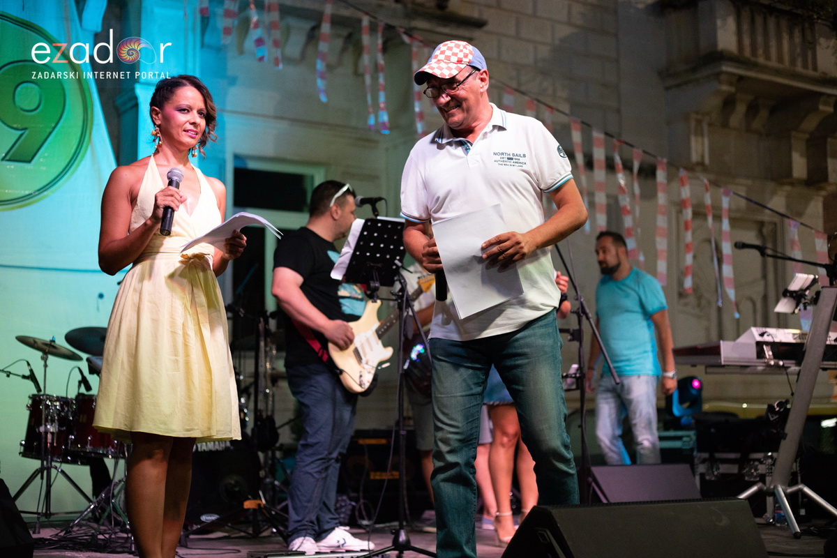 Svečani doček svjetskih prvaka Mihovila i Šime Fantele na Narodnom trgu Svečani doček svjetskih prvaka Mihovila i Šime Fantele na Narodnom trgu