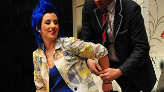 Zadar, 4.12.2012. snimio: Nenad Marčev
Zagrebačko gradsko kazalište Komedija
Paul Pörtner
Čisto ludilo
redateljica: Nina Kleflin
igraju: Vid Balog, Nina Kaić Madić,
Igor Mešin, Damir Lončar, Saša Buneta,
Jasna Palić Picukarić
Velika dv Zadar, 4.12.2012. snimio: Nenad Marčev
Zagrebačko gradsko kazalište Komedija
Paul Pörtner
Čisto ludilo
redateljica: Nina Kleflin
igraju: Vid Balog, Nina Kaić Madić,
Igor Mešin, Damir Lončar, Saša Buneta,
Jasna Palić Picukarić
Velika dv