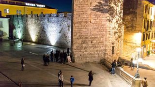 Galerija Kapetanova kula: Svečano otvorenje izložbe “Rastočeno vrime” Stipe Suraća. Foto: Mladen Radolović Mrlja Galerija Kapetanova kula: Svečano otvorenje izložbe “Rastočeno vrime” Stipe Suraća. Foto: Mladen Radolović Mrlja