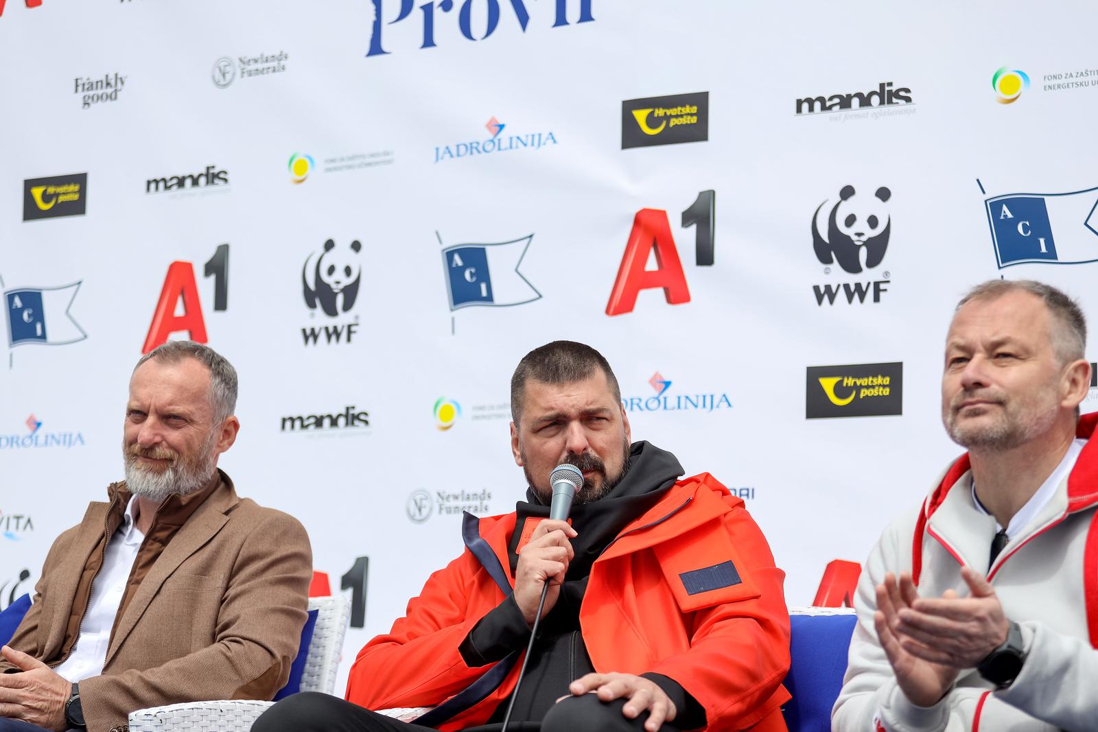 Ekološka manifestacija “Uz more, za more: zelena misija za održivu budućnost Hrvatske” održala se danas na plivarici Škoda koja je jutros u 11 sati isplovila iz zadarske luke Gaženica prema Ugljanu gdje će se provela akcija izvlačenja odbačenih ribarskih Ekološka manifestacija “Uz more, za more: zelena misija za održivu budućnost Hrvatske” održala se danas na plivarici Škoda koja je jutros u 11 sati isplovila iz zadarske luke Gaženica prema Ugljanu gdje će se provela akcija izvlačenja odbačenih ribarskih