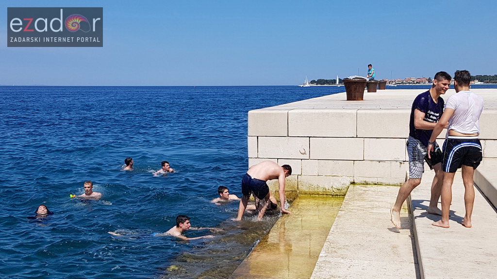 Ludijada maturanata na zadarskoj rivi