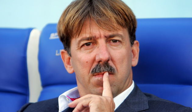 Rijeka, 260909.
Danas je na nogometnom igralistu na Kantridi  odigrana nogometna utakmica Prve HNL izmedju Rijeke i Medjimurja.
Na fotografiji: Trener Rijeke Zoran Vulic.
Foto: Zeljko Sop / CROPIX