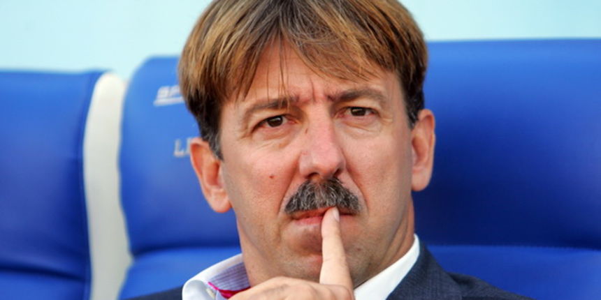 Rijeka, 260909.
Danas je na nogometnom igralistu na Kantridi odigrana nogometna utakmica Prve HNL izmedju Rijeke i Medjimurja.
Na fotografiji: Trener Rijeke Zoran Vulic.
Foto: Zeljko Sop / CROPIX Rijeka, 260909.
Danas je na nogometnom igralistu na Kantridi odigrana nogometna utakmica Prve HNL izmedju Rijeke i Medjimurja.
Na fotografiji: Trener Rijeke Zoran Vulic.
Foto: Zeljko Sop / CROPIX