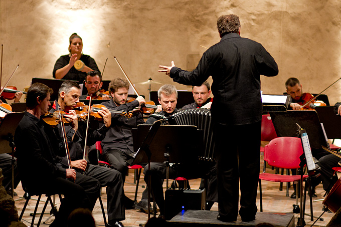 Hrvatska komorna filharmonija, Mak Grgić i Franko Božac u crkvi Sv. Donata, foto: L. Banić