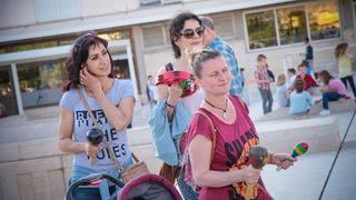 Glazbeno scenski nastup “Iskra ljubavi za mir” i grupna meditacija na Forumu