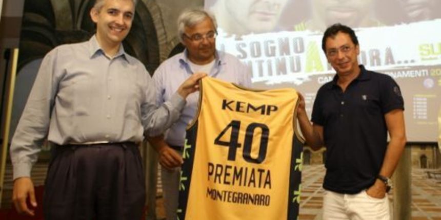 Kempov dres u Premiati (Foto:sutorbasket.it) Kempov dres u Premiati (Foto:sutorbasket.it)