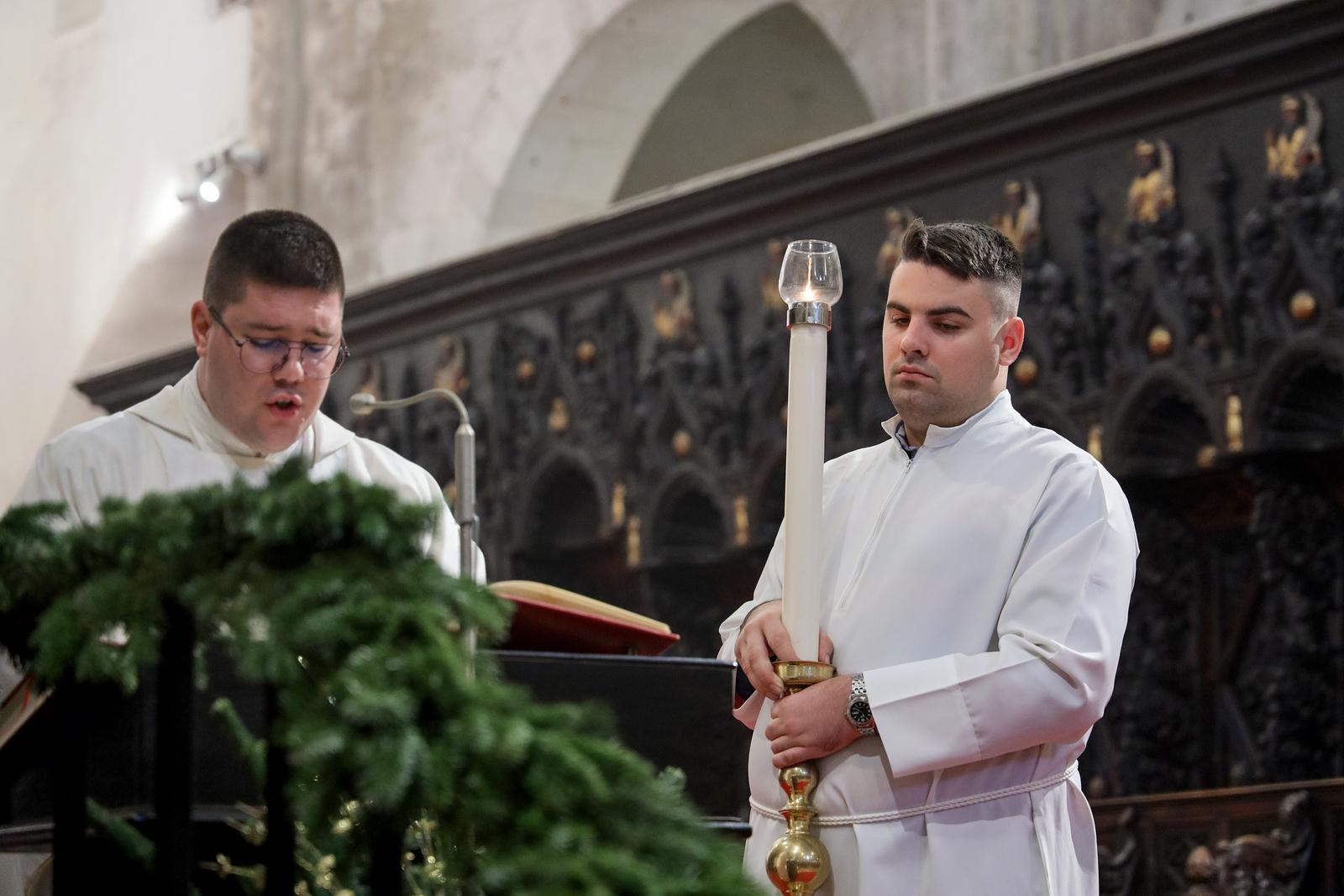 Nadbiskup Milan Zgrablić predvodio je misu na Božić u katedrali svete Stošije