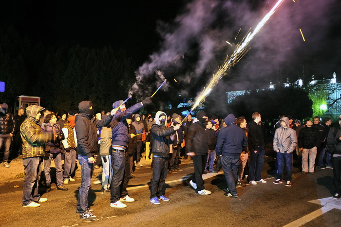 Maribor (Slovenija), 031212.
Prosvjed gradjana Maribora protiv trenutacnog gradonacelnika Franca Kanglera, osumnjicenog za umjesanost u korupciju. Prosvjed je zapoceo okupljanjem nekoliko tisuca ljudi na Trgu Slobode, a zatim se preselio ispred zgrade opc Maribor (Slovenija), 031212.
Prosvjed gradjana Maribora protiv trenutacnog gradonacelnika Franca Kanglera, osumnjicenog za umjesanost u korupciju. Prosvjed je zapoceo okupljanjem nekoliko tisuca ljudi na Trgu Slobode, a zatim se preselio ispred zgrade opc