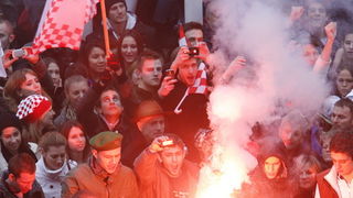 Zagreb, 161112.
Trg bana Jelacica.
Nakon oslobadjajuce presude i provedenih 7 i 5 godina u Haaskom pritvoru za hrvatske generale Antu Gotovinu i Mladena Markaca na zagrebackom glavnom trgu organiziran je velicanstven docek . Oko 16 sati skupilo se desetak