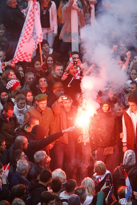 Zagreb, 161112.
Trg bana Jelacica.
Nakon oslobadjajuce presude i provedenih 7 i 5 godina u Haaskom pritvoru za hrvatske generale Antu Gotovinu i Mladena Markaca na zagrebackom glavnom trgu organiziran je velicanstven docek . Oko 16 sati skupilo se desetak