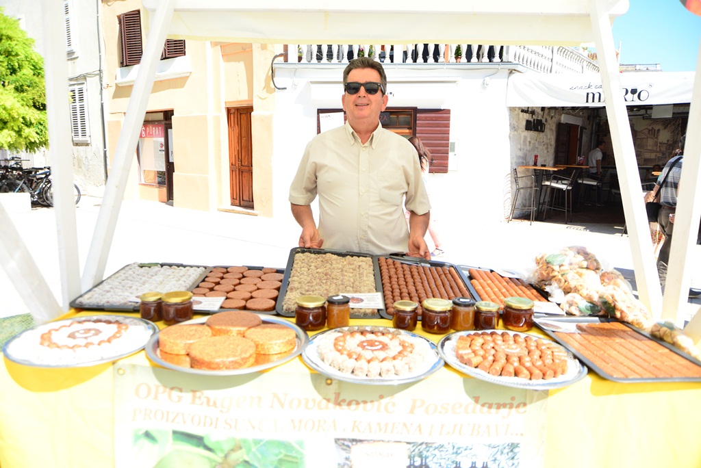 9. Festival smokava: Sajam na Trgu pet bunara