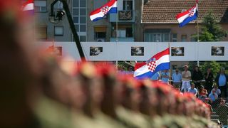 Svečano postrojavanje na stadionu u Kranjčevićevoj u povodu Dana Oružanih snaga Republike Hrvatske. Foto. PIXSELL Svečano postrojavanje na stadionu u Kranjčevićevoj u povodu Dana Oružanih snaga Republike Hrvatske. Foto. PIXSELL