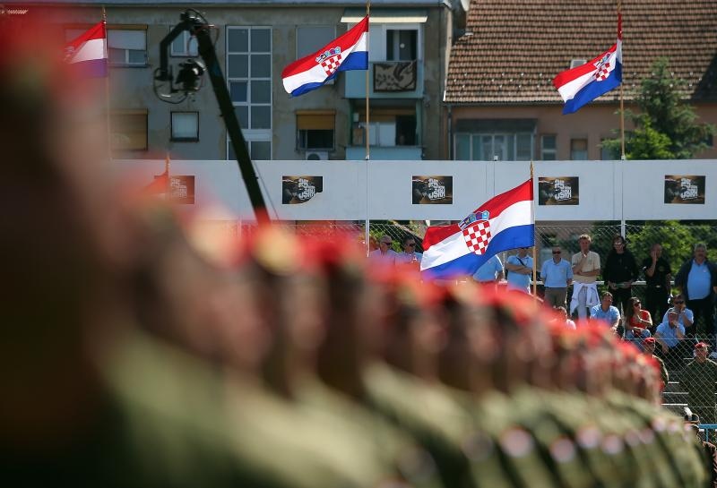 Svečano postrojavanje na stadionu u Kranjčevićevoj u povodu Dana Oružanih snaga Republike Hrvatske. Foto. PIXSELL Svečano postrojavanje na stadionu u Kranjčevićevoj u povodu Dana Oružanih snaga Republike Hrvatske. Foto. PIXSELL