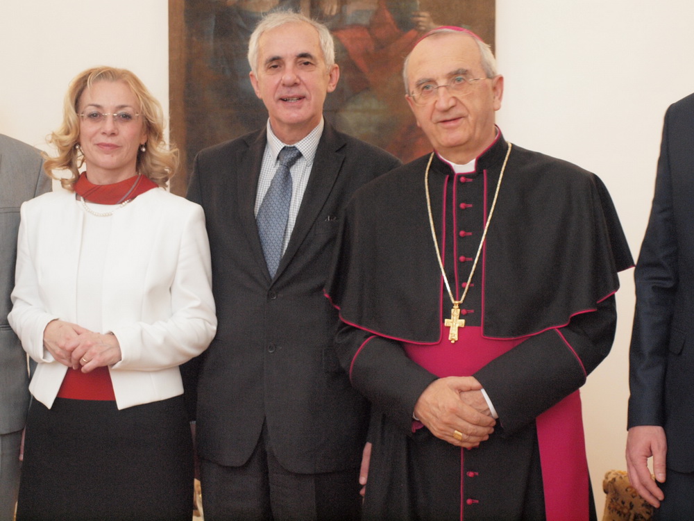 Nadbiskup Puljić primio Kalmetu i Zrilića sa suradnicima Nadbiskup Puljić primio Kalmetu i Zrilića sa suradnicima