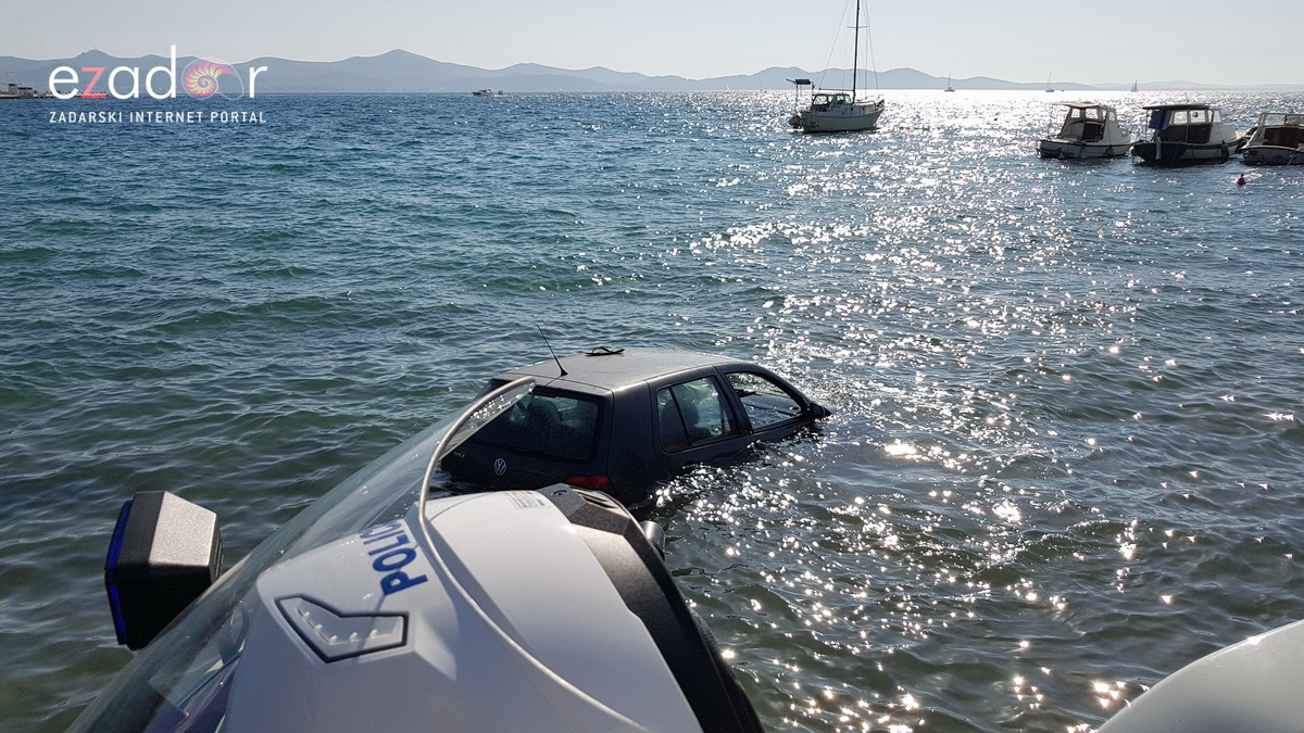 Divljao golfom po Brodarici pa završio u moru kod HAZU-a Divljao golfom po Brodarici pa završio u moru kod HAZU-a