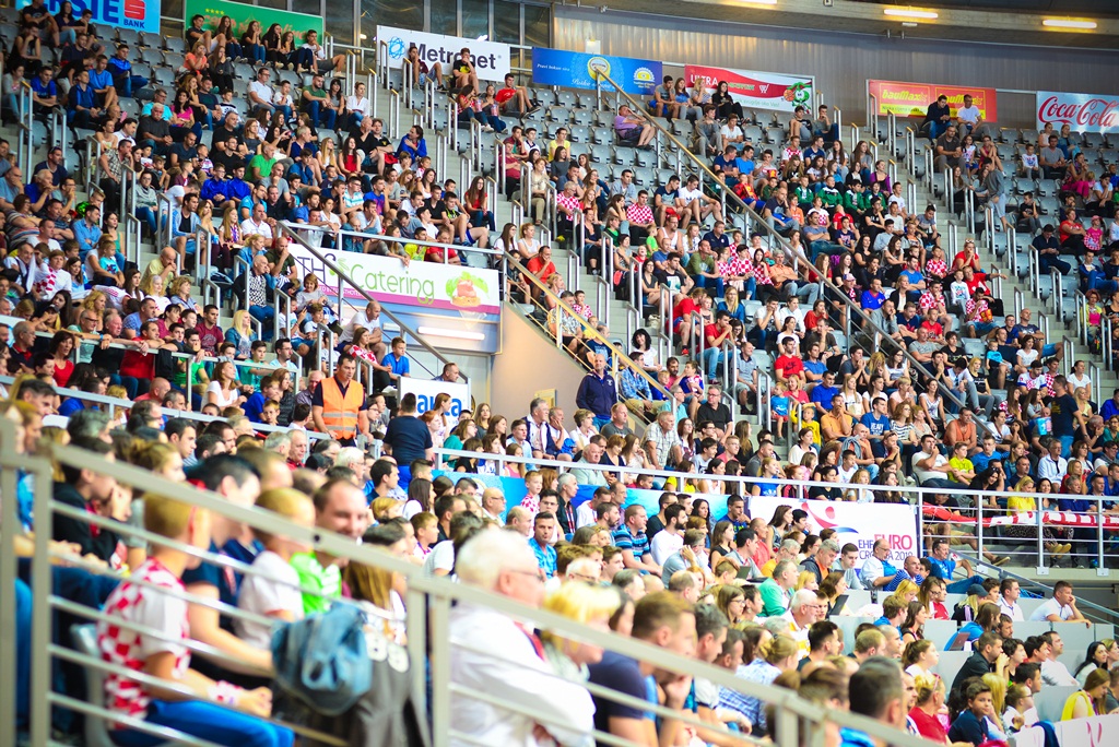 U doista sjajnoj atmosferi koju je stvorilo oko 5000 navijača iz cijele Hrvatske, naši su rukometni reprezentativci remizirali sa Švedskom i to s rezultatom 25-25. Bila je to ‘kaubojima’ pretposljednja pripremna utakmica uoči Olimpijskih igara