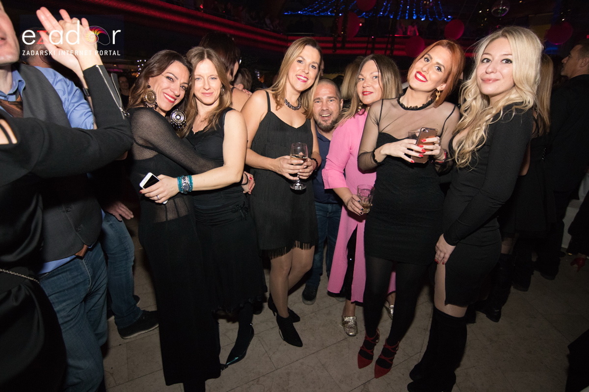 Ludnica u Saturnusu: Najbolji doček u svemiru i šire Ludnica u Saturnusu: Najbolji doček u svemiru i šire