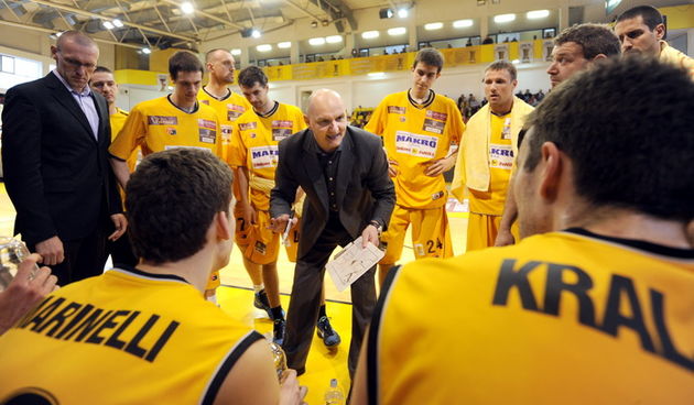 Split, 030413.
Susret 2. kola Lige za prvaka Hrvatske u kosarci izmedju KK Split i KK Jolly JBS koji se odigrava na splitskim Gripama.
Na slici trener Splita Mladen Erjavec.
Foto: Paun Paunovic / CROPIX